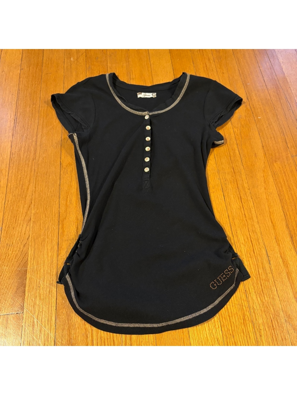 Vintage Y2K GUESS fitted Henley top with floral buttons